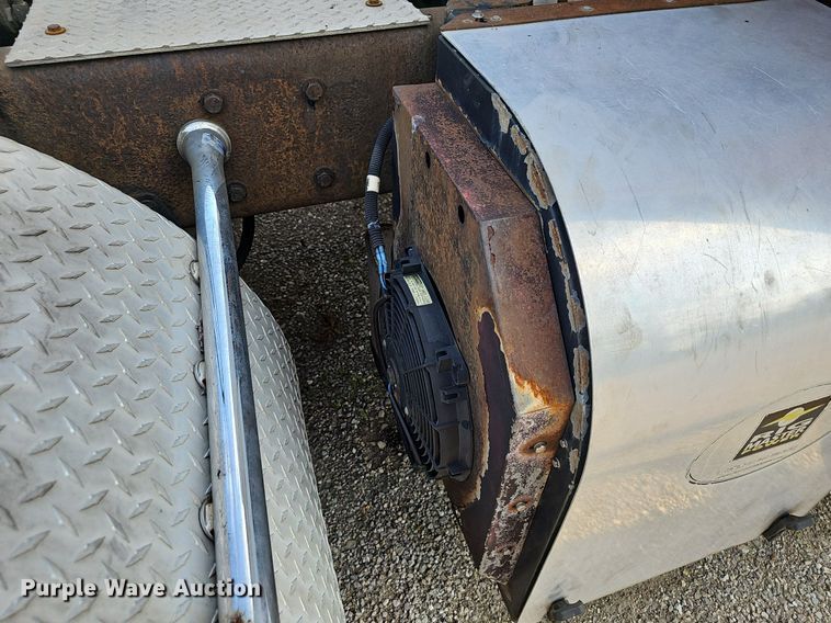 image for item EJ5522 2003 Kenworth  T2000 semi truck