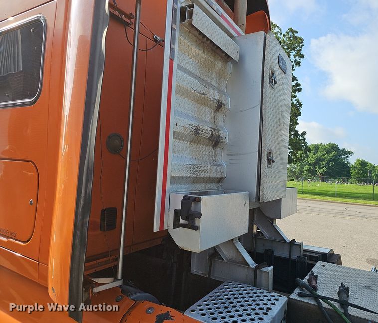 image for item EJ5522 2003 Kenworth  T2000 semi truck