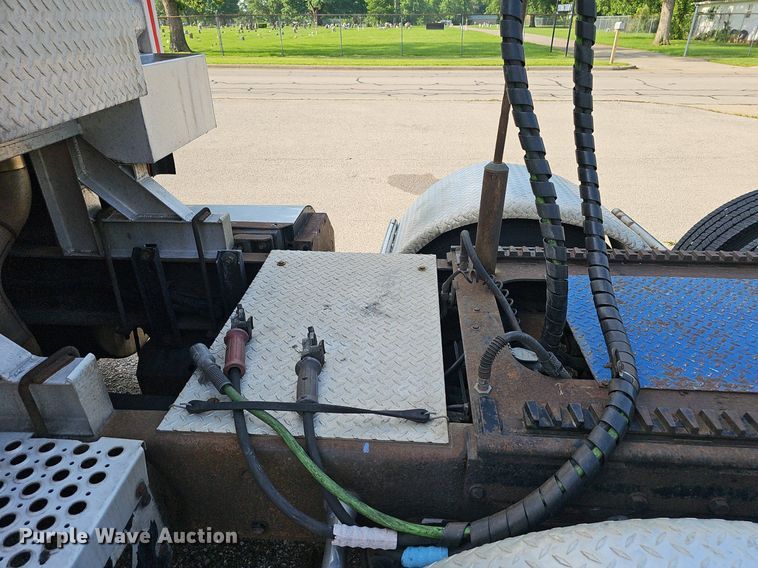 image for item EJ5522 2003 Kenworth  T2000 semi truck