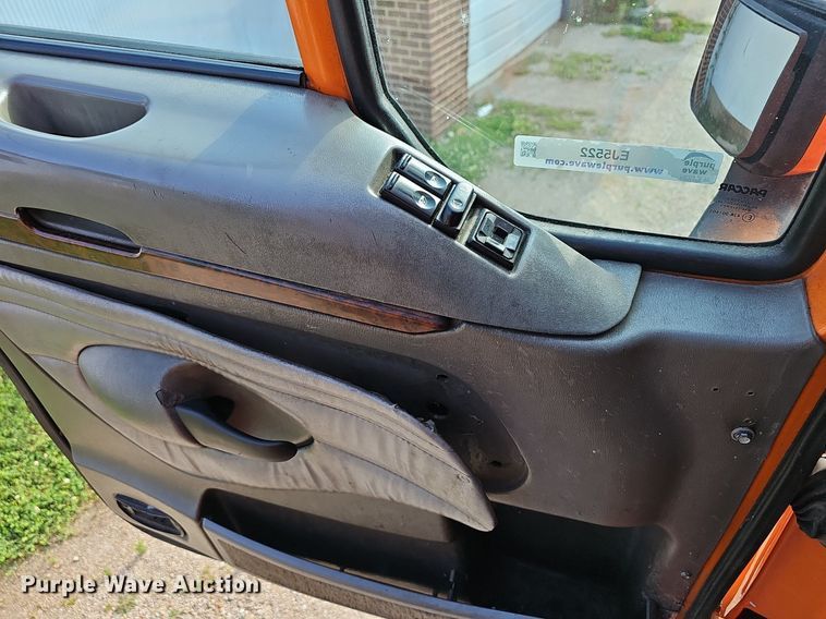 image for item EJ5522 2003 Kenworth  T2000 semi truck