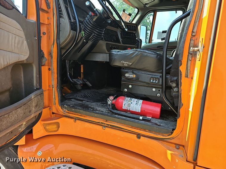 image for item EJ5522 2003 Kenworth  T2000 semi truck