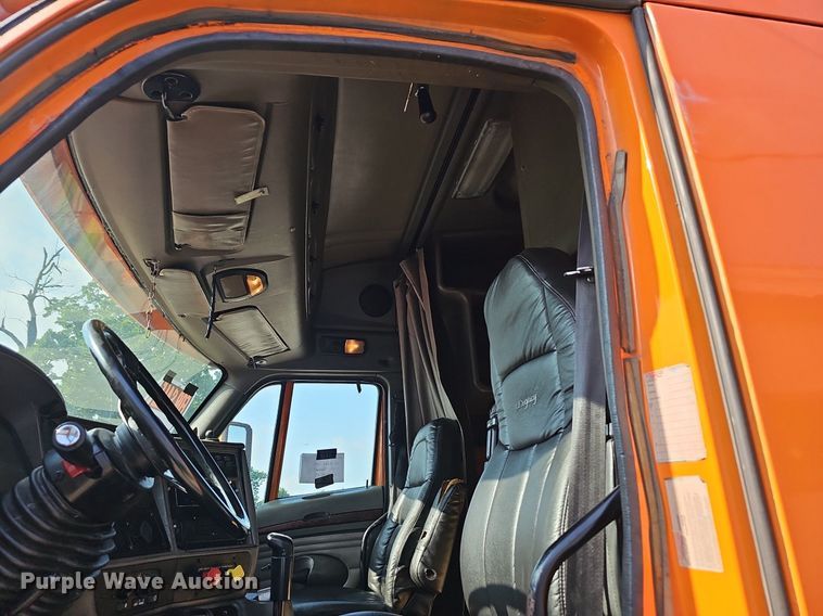 image for item EJ5522 2003 Kenworth  T2000 semi truck