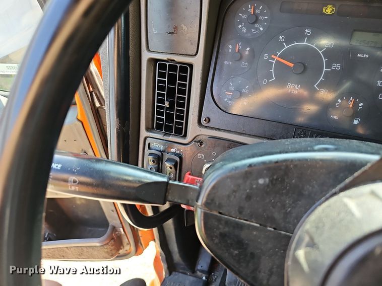 image for item EJ5522 2003 Kenworth  T2000 semi truck