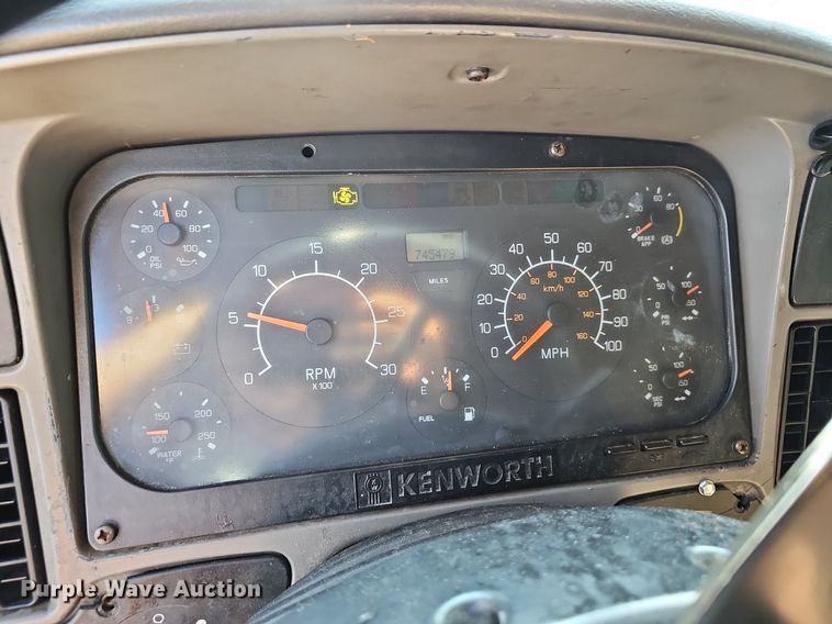 image for item EJ5522 2003 Kenworth  T2000 semi truck