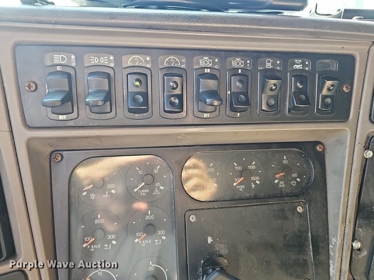 image for item EJ5522 2003 Kenworth  T2000 semi truck