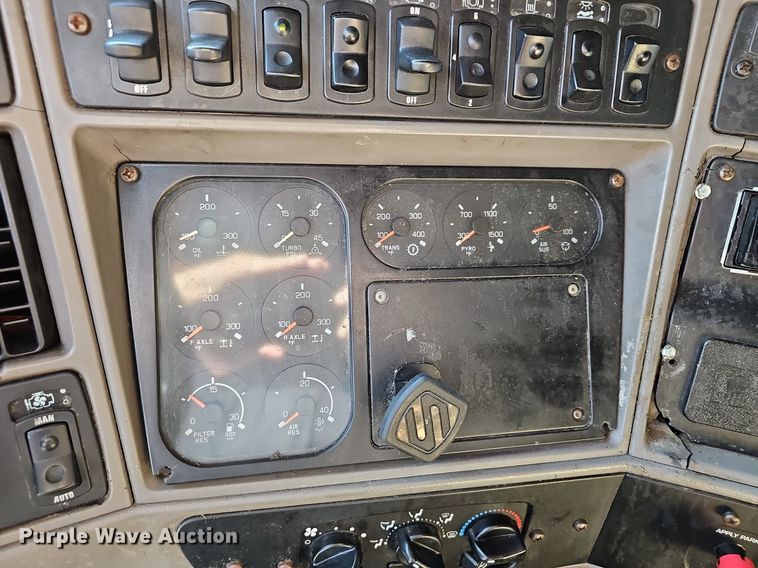 image for item EJ5522 2003 Kenworth  T2000 semi truck