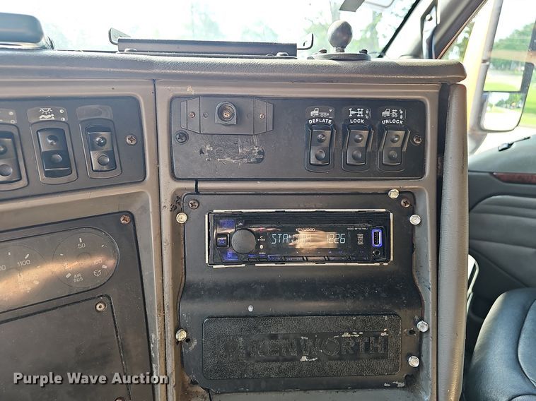 image for item EJ5522 2003 Kenworth  T2000 semi truck