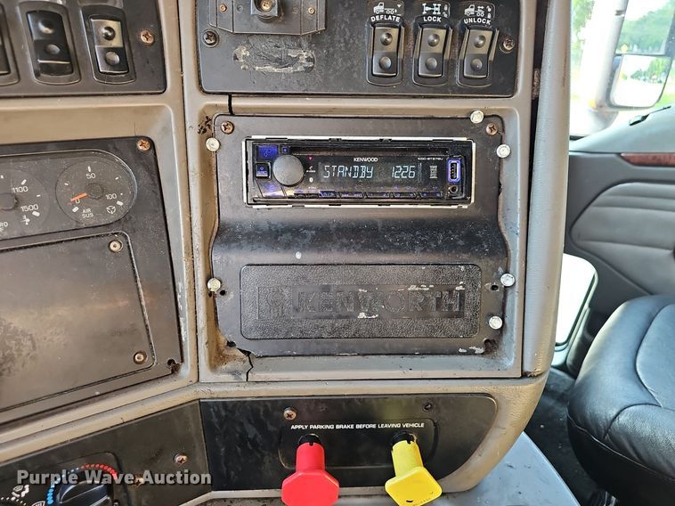 image for item EJ5522 2003 Kenworth  T2000 semi truck