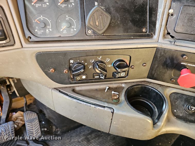 image for item EJ5522 2003 Kenworth  T2000 semi truck