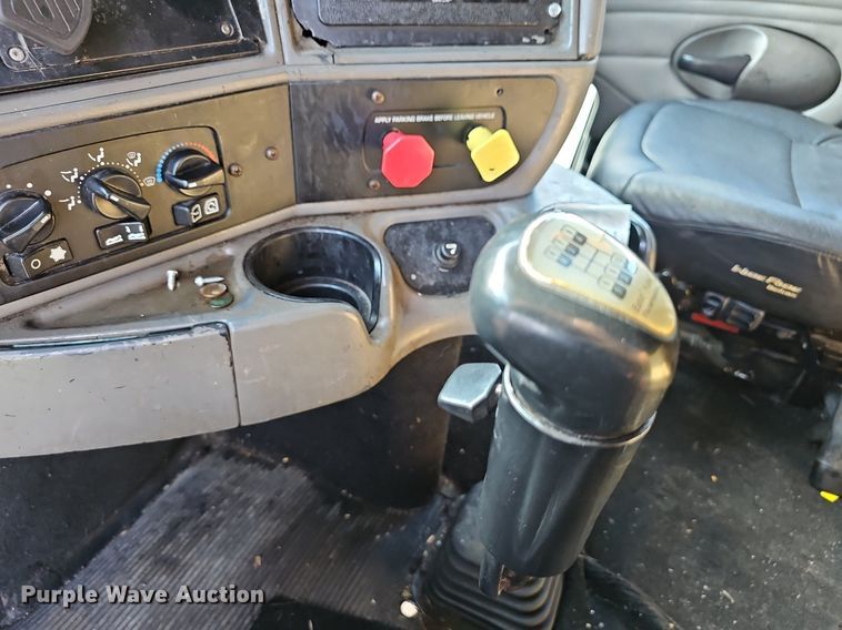 image for item EJ5522 2003 Kenworth  T2000 semi truck