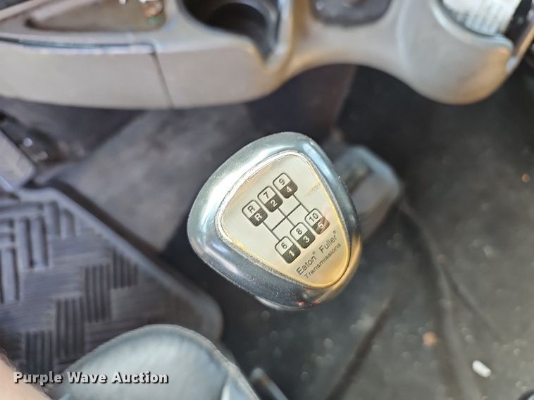 image for item EJ5522 2003 Kenworth  T2000 semi truck