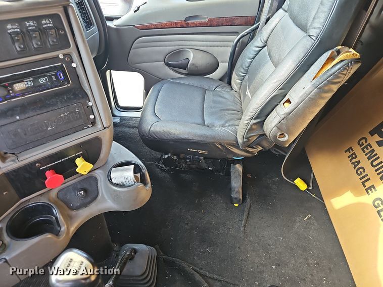 image for item EJ5522 2003 Kenworth  T2000 semi truck