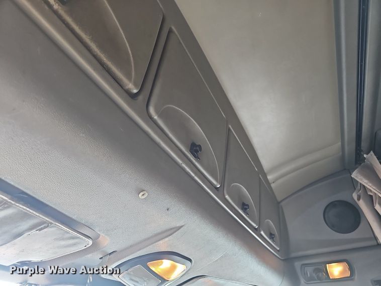 image for item EJ5522 2003 Kenworth  T2000 semi truck