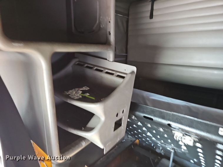 image for item EJ5522 2003 Kenworth  T2000 semi truck