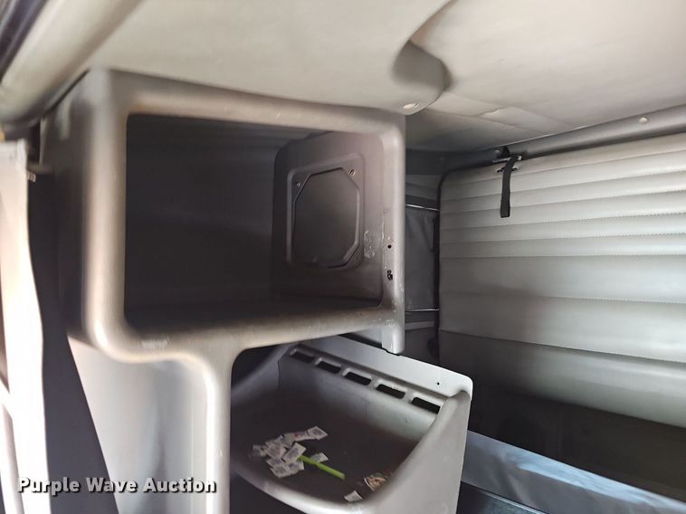 image for item EJ5522 2003 Kenworth  T2000 semi truck