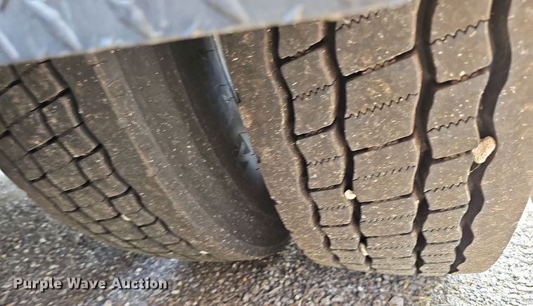 image for item EJ5522 2003 Kenworth  T2000 semi truck