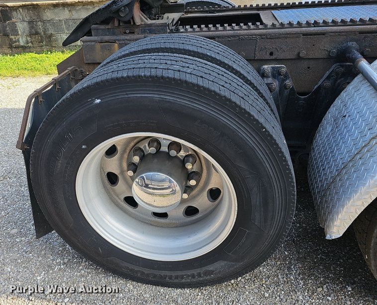 image for item EJ5522 2003 Kenworth  T2000 semi truck