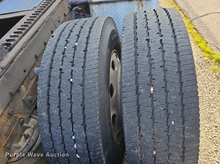 image for item EJ5522 2003 Kenworth  T2000 semi truck