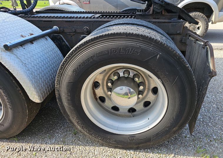 image for item EJ5522 2003 Kenworth  T2000 semi truck