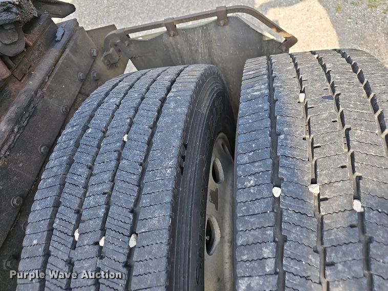 image for item EJ5522 2003 Kenworth  T2000 semi truck