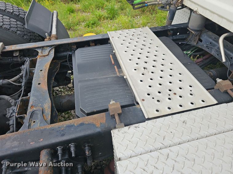 image for item EJ5524 2016 Frieghtliner  Cascadia  semi truck