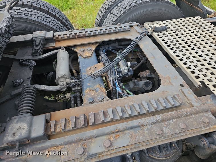 image for item EJ5524 2016 Frieghtliner  Cascadia  semi truck