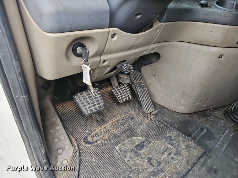 image for item EJ5524 2016 Frieghtliner  Cascadia  semi truck