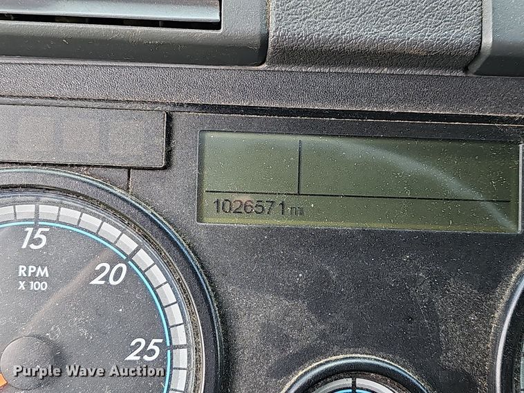 image for item EJ5524 2016 Frieghtliner  Cascadia  semi truck