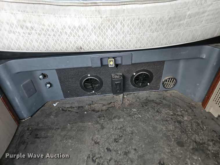 image for item EJ5524 2016 Frieghtliner  Cascadia  semi truck