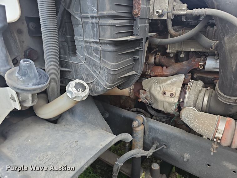 image for item EJ5524 2016 Frieghtliner  Cascadia  semi truck