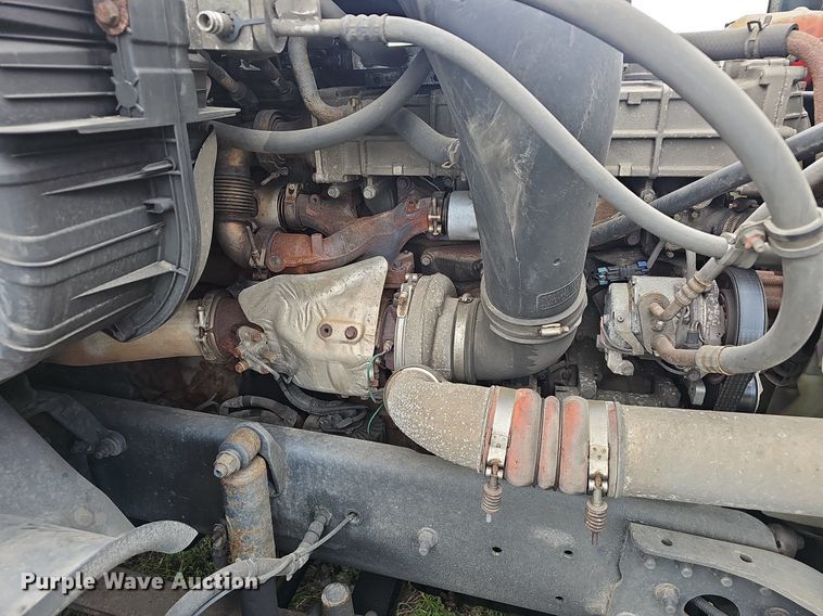 image for item EJ5524 2016 Frieghtliner  Cascadia  semi truck