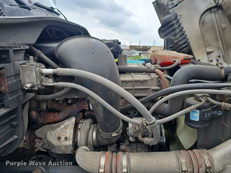 image for item EJ5524 2016 Frieghtliner  Cascadia  semi truck