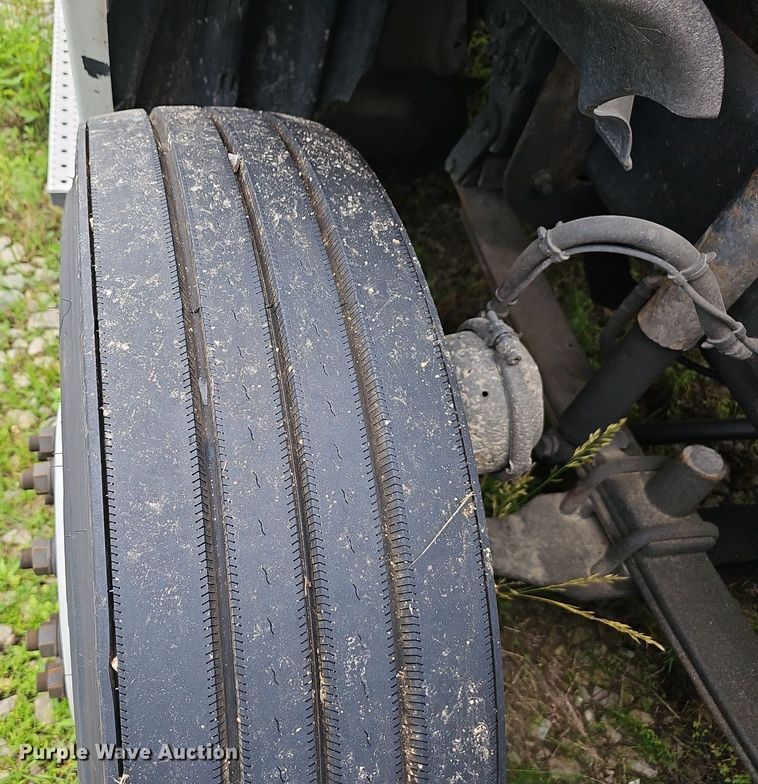 image for item EJ5524 2016 Frieghtliner  Cascadia  semi truck