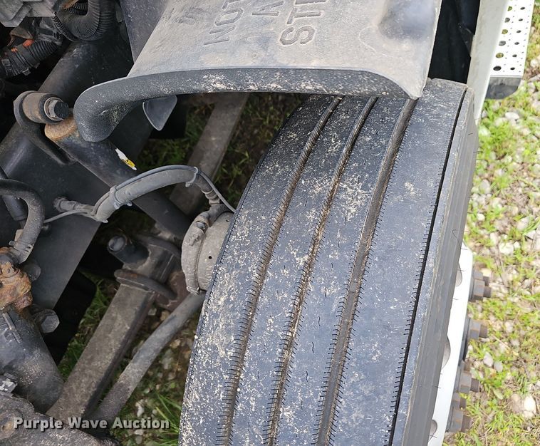 image for item EJ5524 2016 Frieghtliner  Cascadia  semi truck