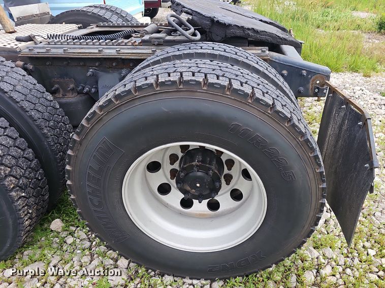 image for item EJ5524 2016 Frieghtliner  Cascadia  semi truck