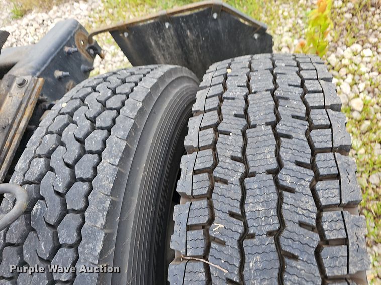 image for item EJ5524 2016 Frieghtliner  Cascadia  semi truck