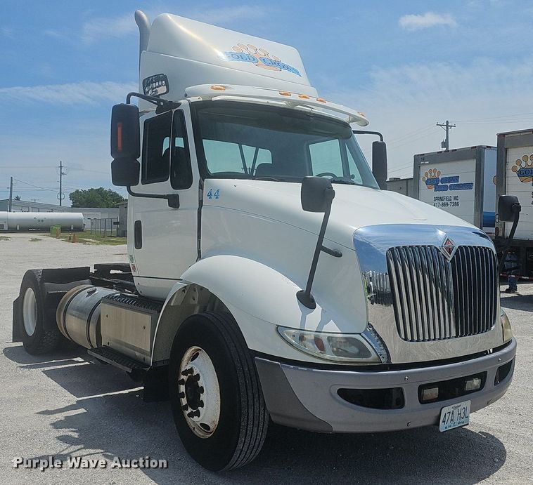 image for item EJ5597 2015 International  TranStar 8600 semi truck