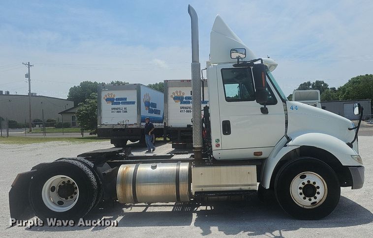 image for item EJ5597 2015 International  TranStar 8600 semi truck