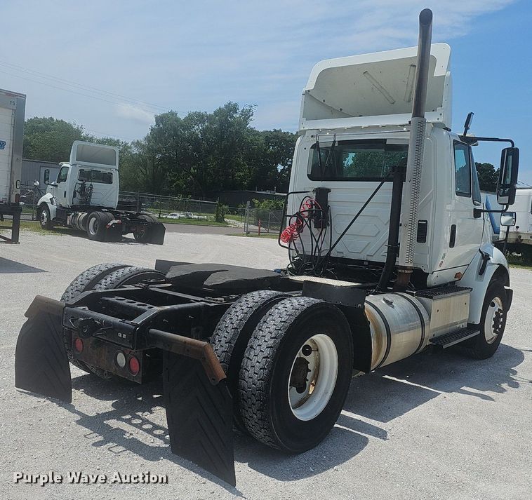 image for item EJ5597 2015 International  TranStar 8600 semi truck