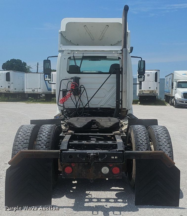 image for item EJ5597 2015 International  TranStar 8600 semi truck