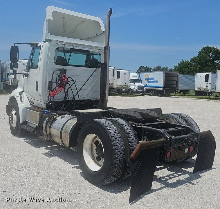 image for item EJ5597 2015 International  TranStar 8600 semi truck