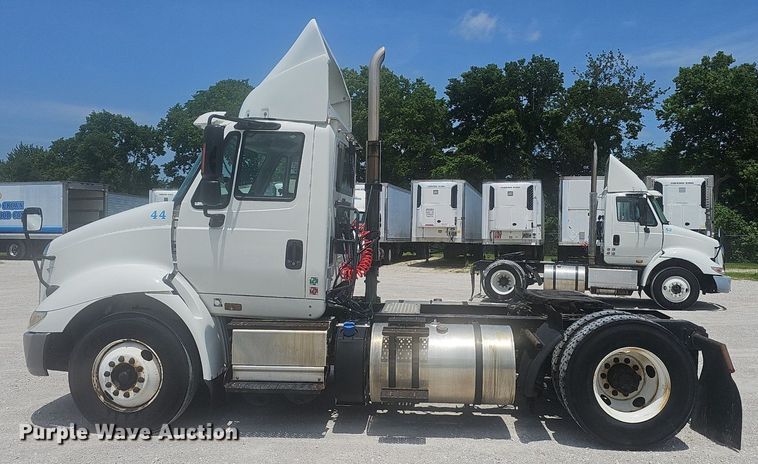 image for item EJ5597 2015 International  TranStar 8600 semi truck