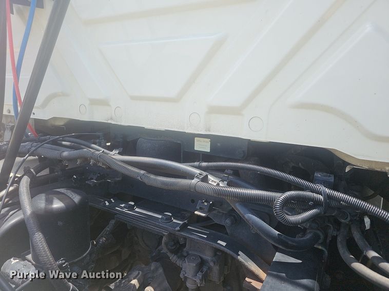 image for item EJ5597 2015 International  TranStar 8600 semi truck