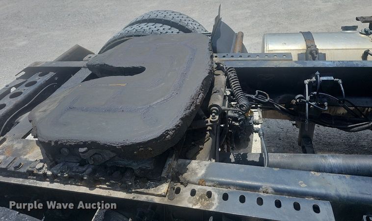 image for item EJ5597 2015 International  TranStar 8600 semi truck