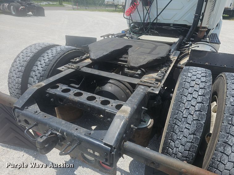 image for item EJ5597 2015 International  TranStar 8600 semi truck