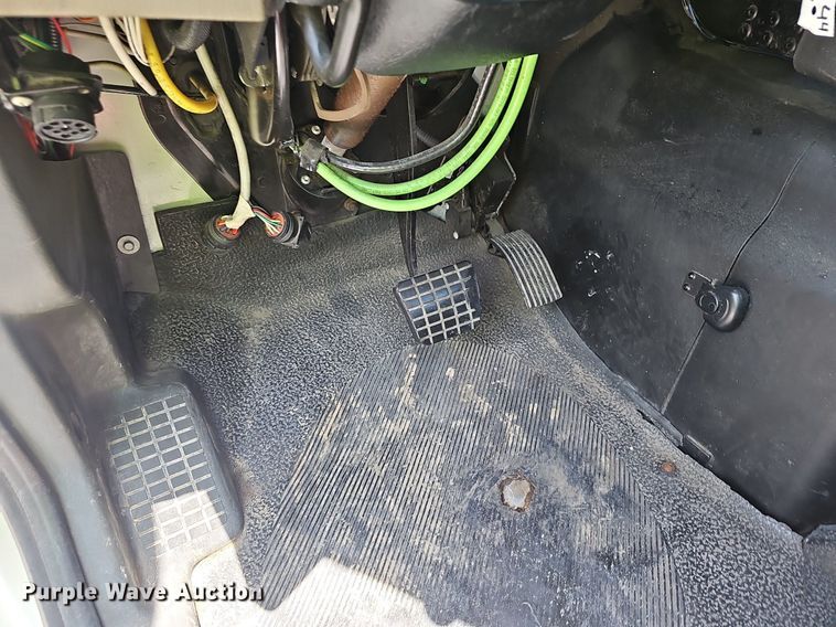 image for item EJ5597 2015 International  TranStar 8600 semi truck