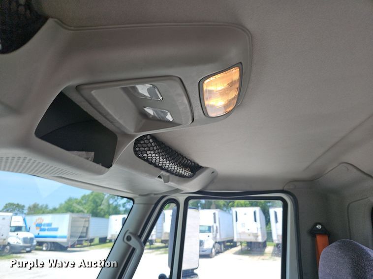 image for item EJ5597 2015 International  TranStar 8600 semi truck