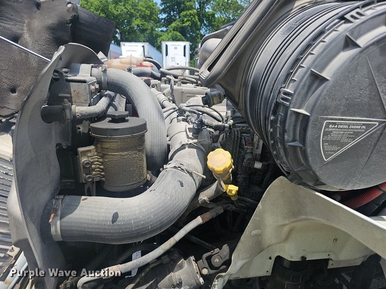 image for item EJ5597 2015 International  TranStar 8600 semi truck