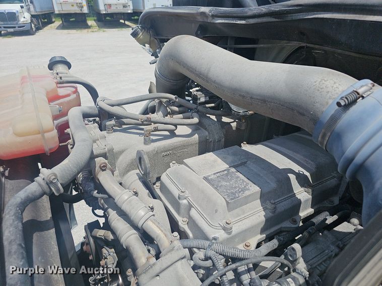 image for item EJ5597 2015 International  TranStar 8600 semi truck