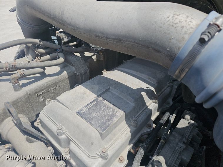 image for item EJ5597 2015 International  TranStar 8600 semi truck